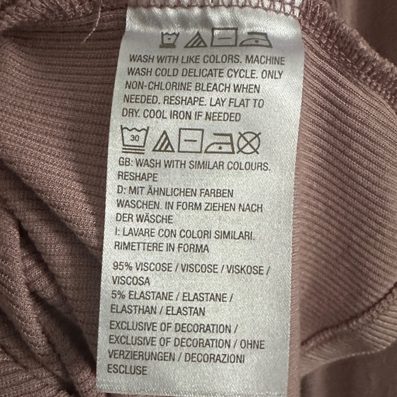 Peace Love World Ribbed Top - Picture 5 of 7